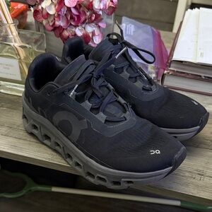 Black On Cloud size 8.5 Running Shoes